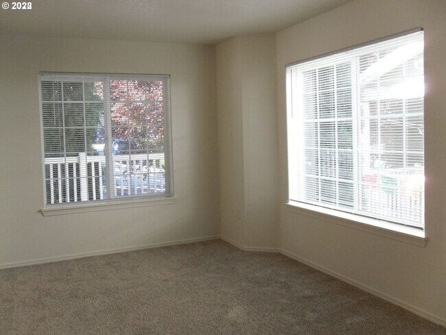 Building Photo - HOME FOR THE HOLIDAYS - Remainder of 2025 Rent FREE* - Newly Updated Two Bedroom Townhome with Ne...