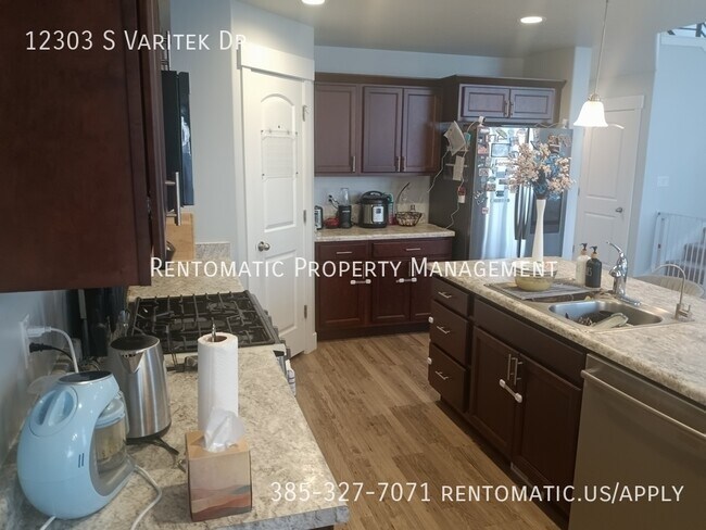 Building Photo - 12303 S Varitek Dr