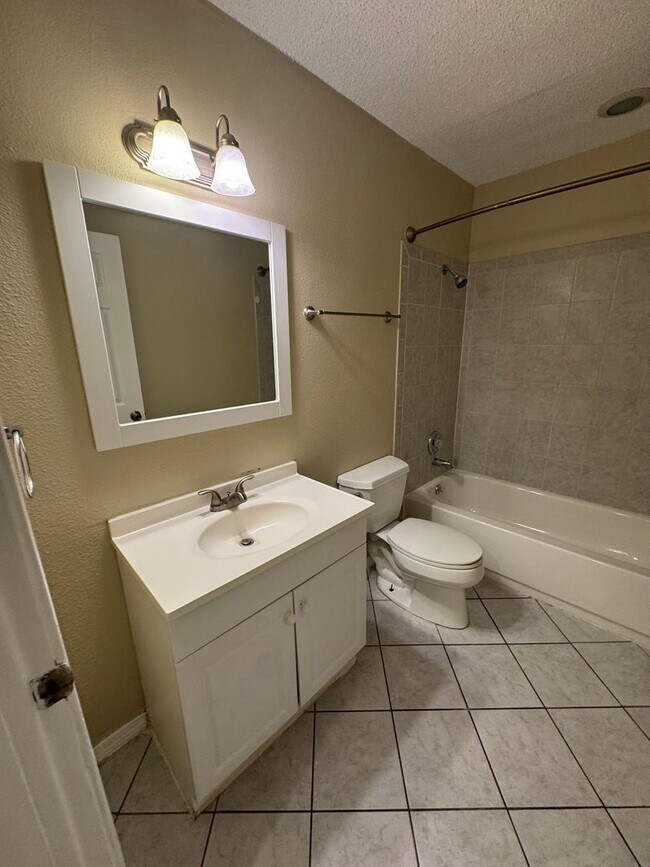 Building Photo - 10138 Inridge