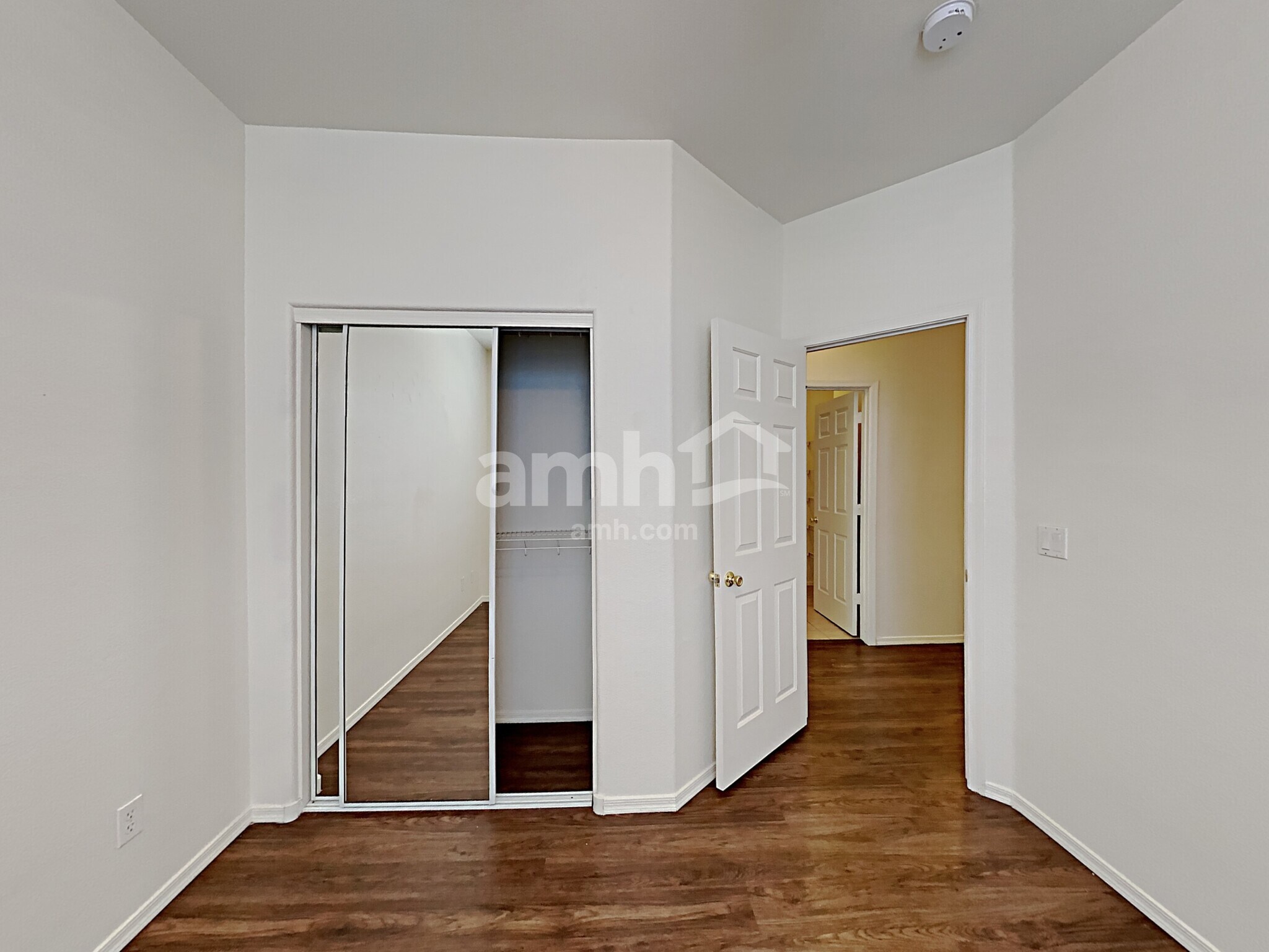 Building Photo - 1231 S Amador