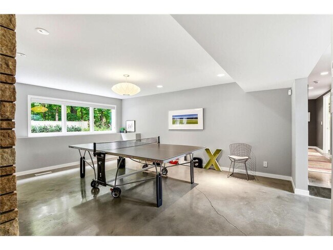 Building Photo - 20650 Bayview Ct