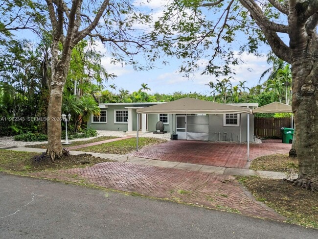 Building Photo - 5940 SW 47th St