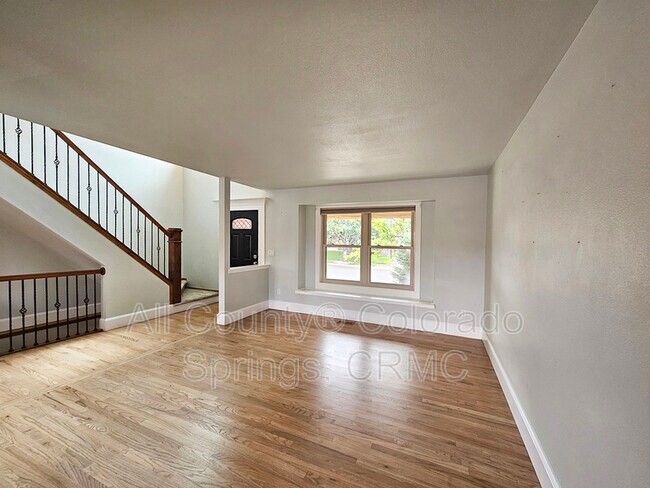 Building Photo - 2615 Helmsdale Dr