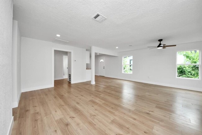 Building Photo - 501 Schilling Ave