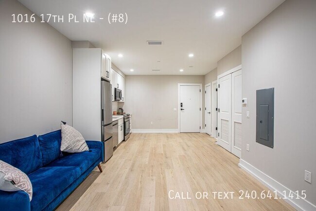 Building Photo - 1016 17th Pl NE