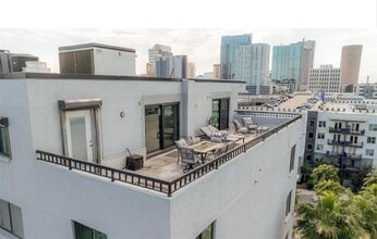 Building Photo - 201 W Laurel St