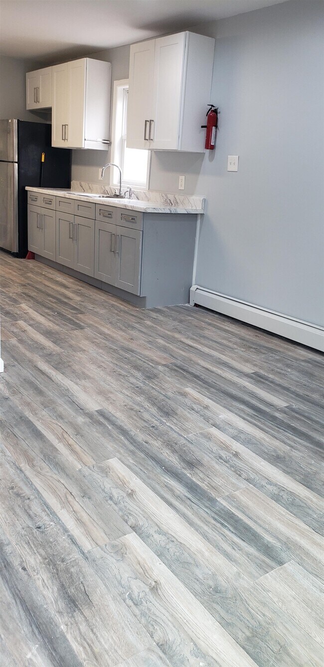 Building Photo - 29 E 16th St