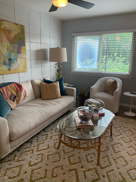 Living - 1202 Newning Ave