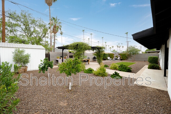 Building Photo - 1731 W Highland Ave