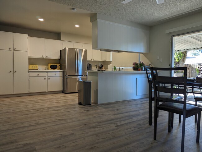 Building Photo - Cornell