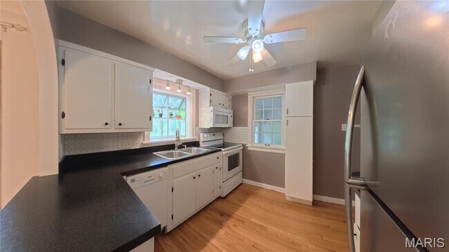 Building Photo - 207 Marilyn Dr