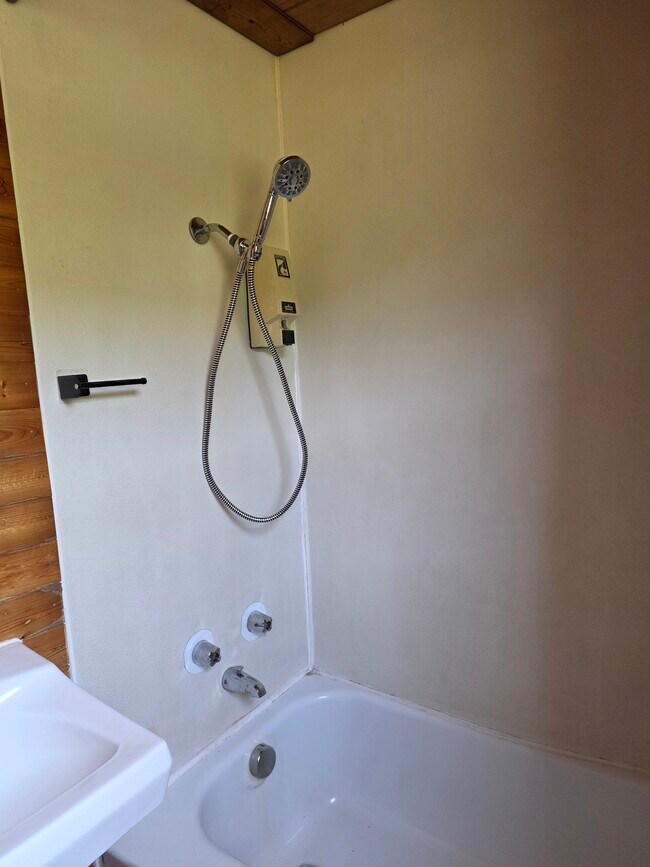 Building Photo - 61716 East Hwy 26 Cabin #6