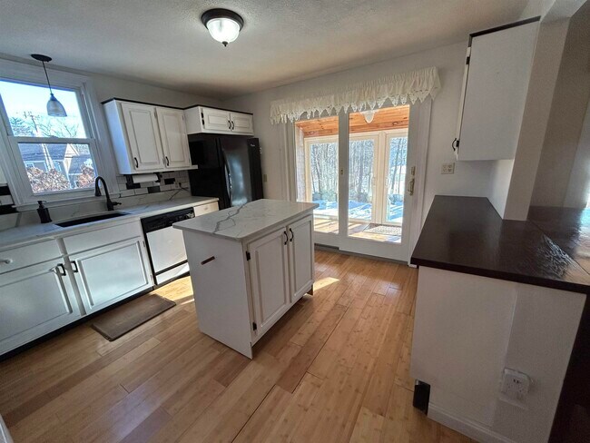 Building Photo - 41 Boulder Brook Dr