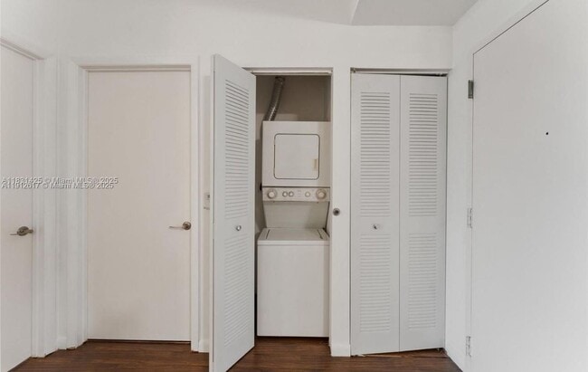 Building Photo - 1350 NW 8th Ct