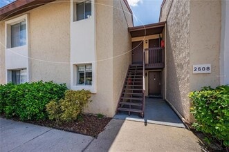 Building Photo - 2608 Hidden Lake Dr N