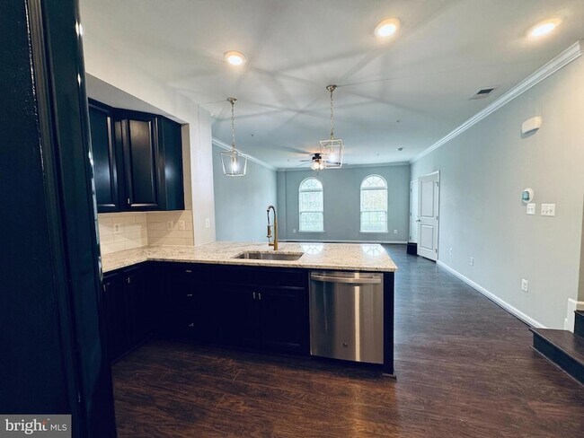 Building Photo - 5822 Oakdale Vlg Rd