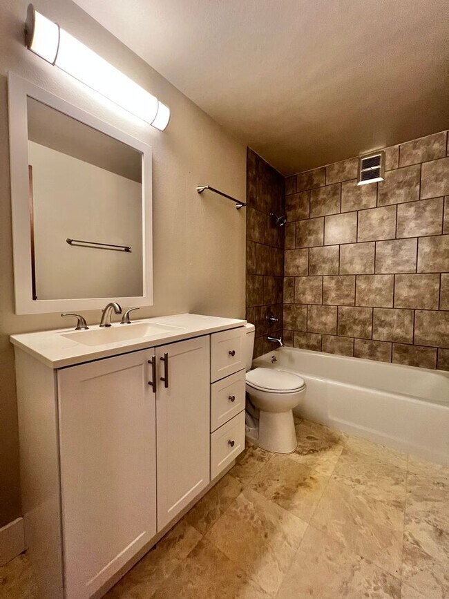 Building Photo - Robertson1005 (KC-JF)