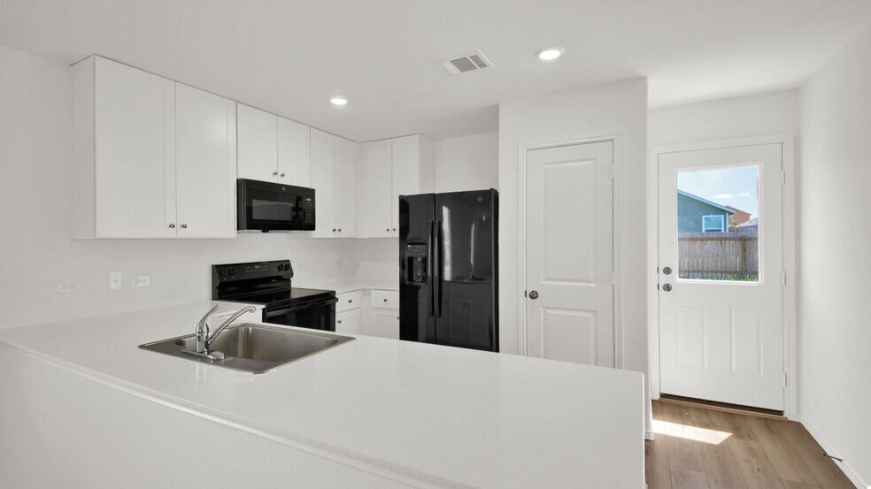 Building Photo - 136 Jack Browning Dr