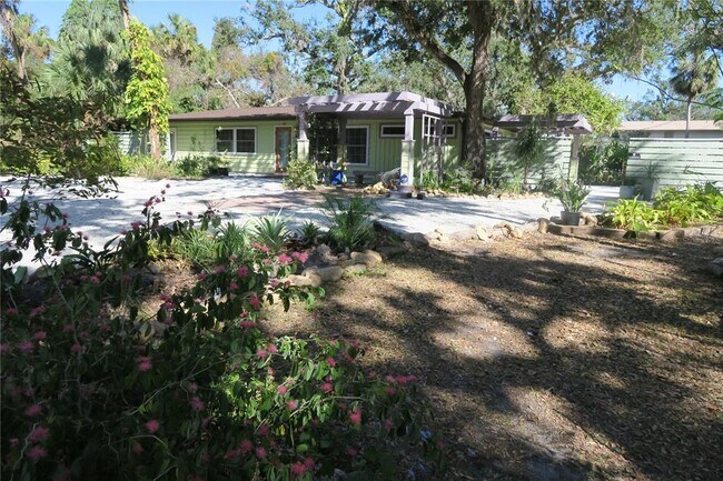 Building Photo - 3400 Clark Dr