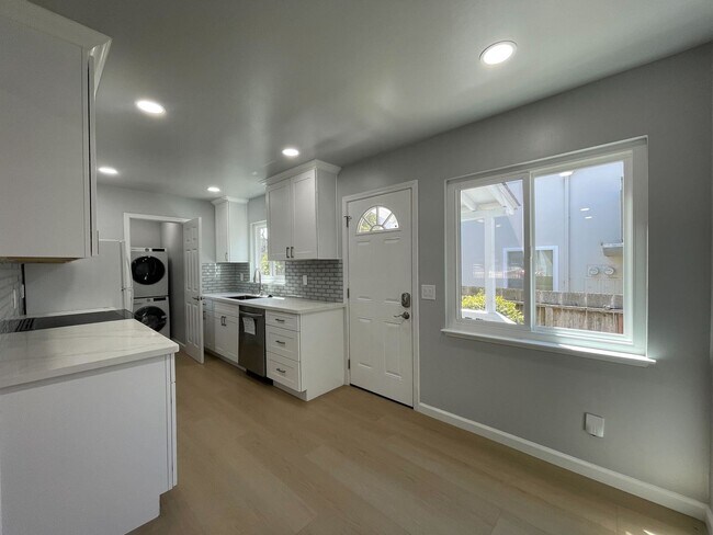 Building Photo - 831 Sinex Ave
