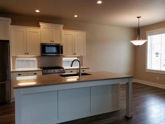 Building Photo - 20863 Gateway Dr