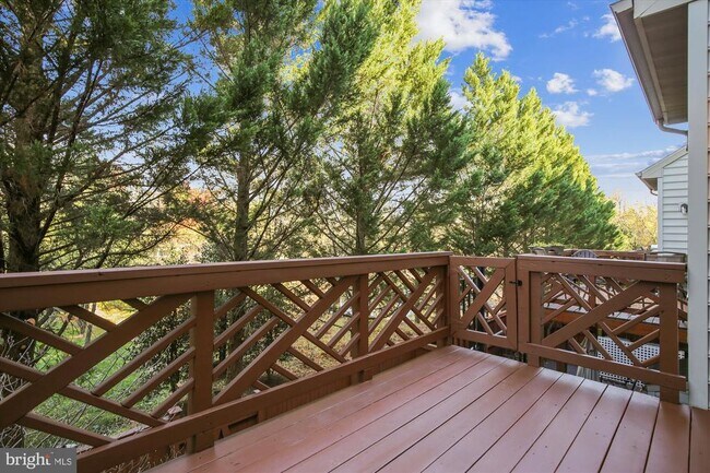 Building Photo - 707 Hawkins Way