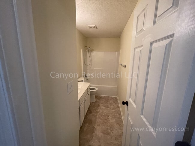 Building Photo - 500 Rockbridge Dr