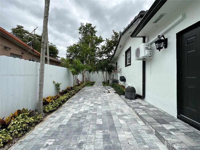 Building Photo - 6080 SW 16th St