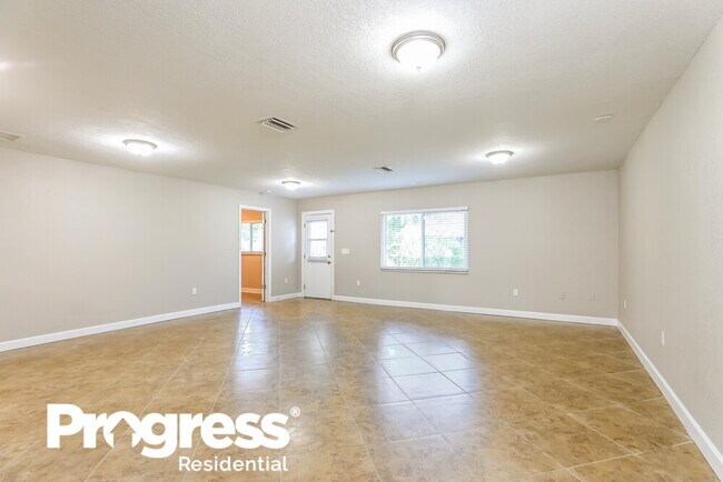 Building Photo - 3122 47th Ave E