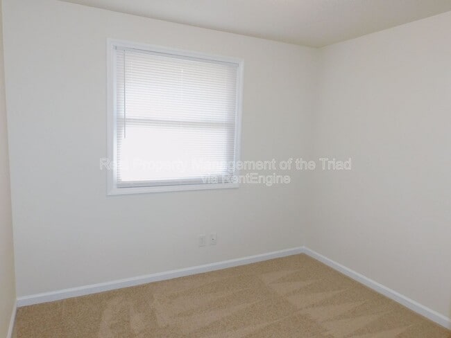 Building Photo - 2300 Willow Rd