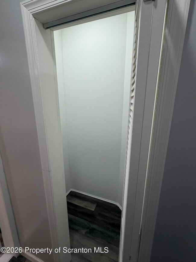 Building Photo - 539 E Pine St