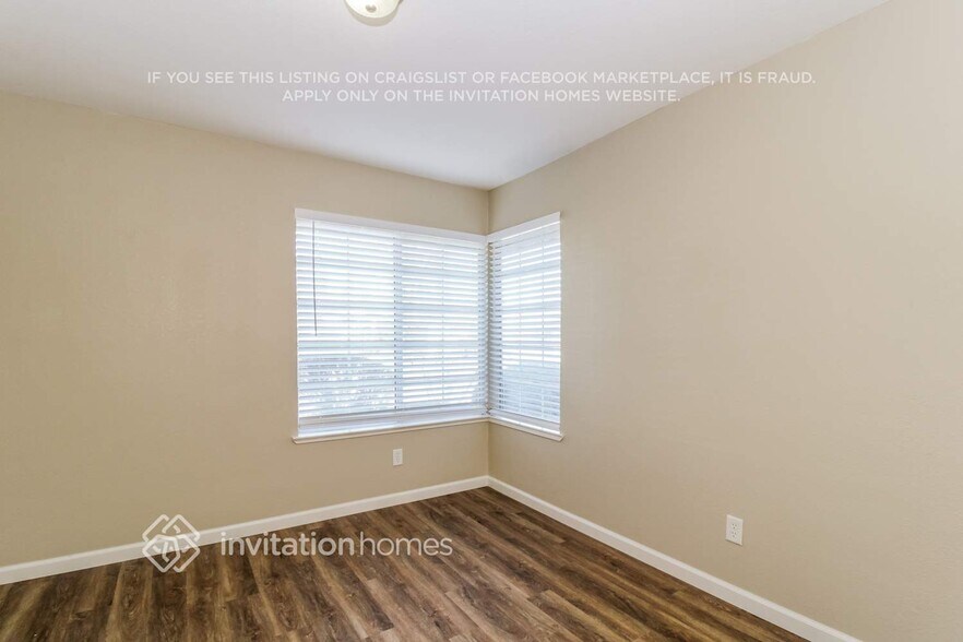 Building Photo - 702 Canyon Creek Way