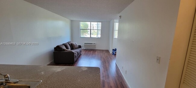 Building Photo - 2401 Riverside Dr