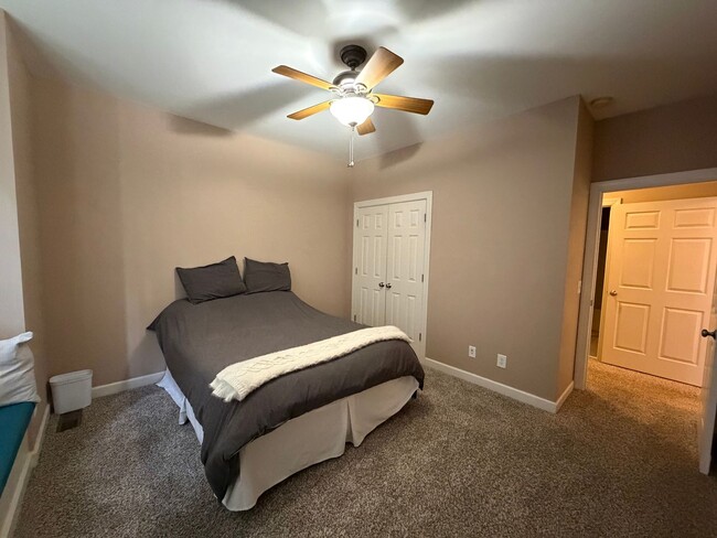 Building Photo - Carolina Lakes Gated Community!!