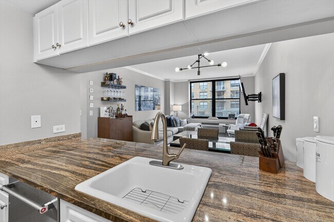 Building Photo - 2 Constitution Ct