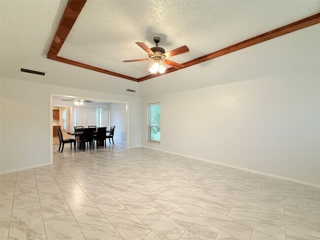Building Photo - 11135 Bellspring Dr