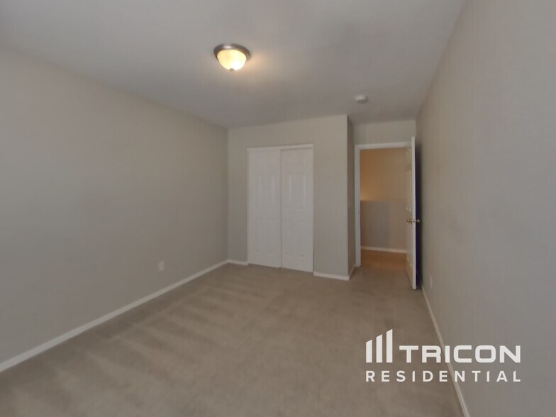 Building Photo - 30603 N Desert Star Dr