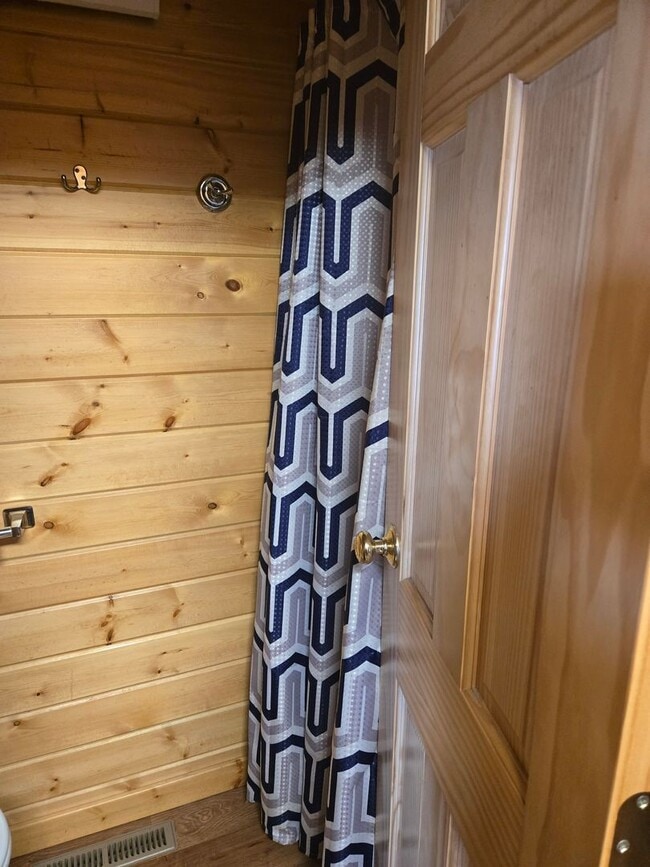 Building Photo - Fully furnished long term rental