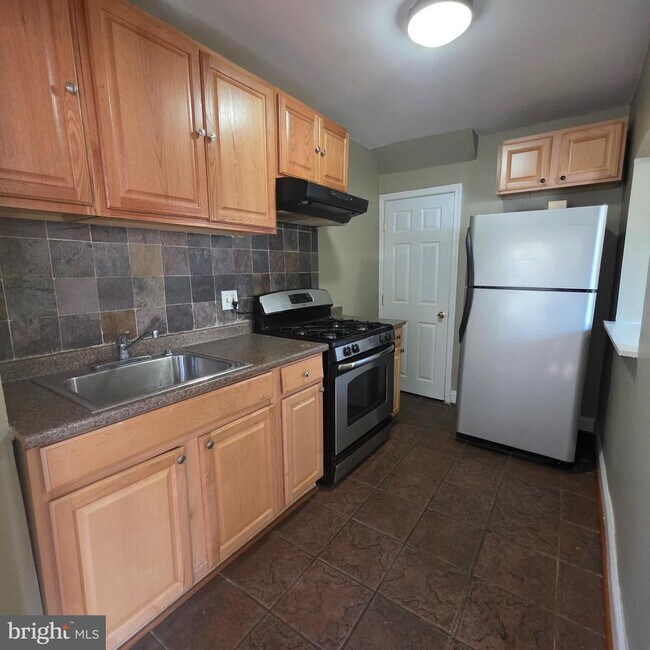 Building Photo - 5305 Central Ave SE