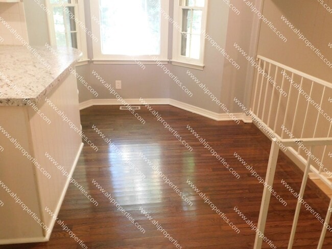 Building Photo - 11313 Mountain Crest Dr SE
