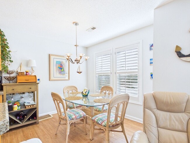 Building Photo - Gorgeous Furnished 2 Bdrm/2 Bath Condo in St James Community!