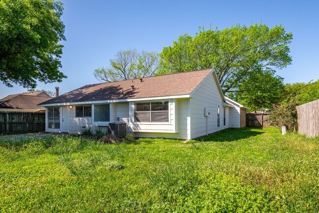 Building Photo - 412 Meadowpoint Dr