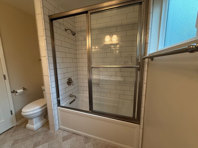 Building Photo - Beautiful Home in a Lovely Neighborhood! Available Spacious 2 Bedroom and Two Bathroom!