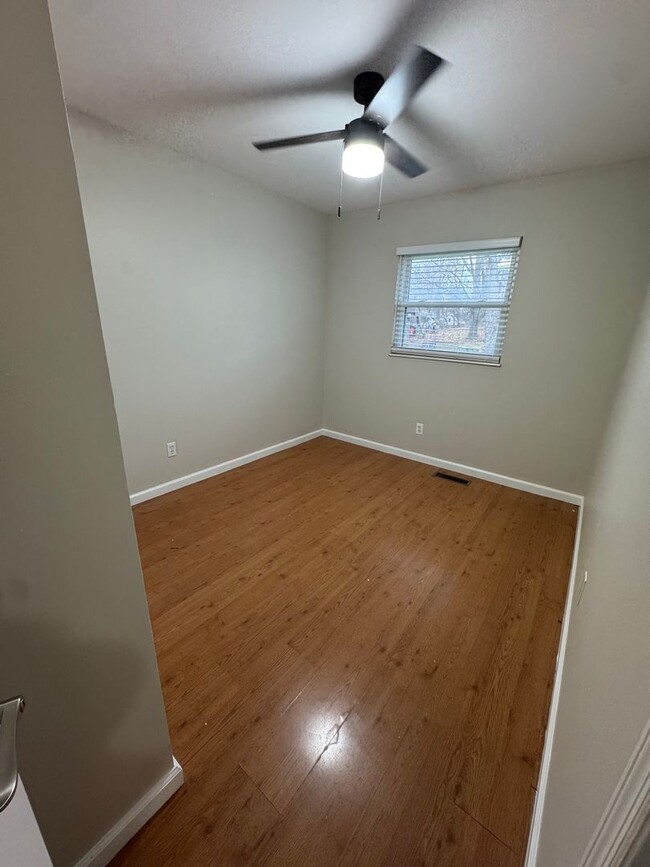 Building Photo - Beautiful 3 Bed 1 Bath For Rent!