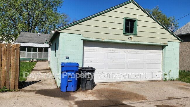 Building Photo - 729 14th St N