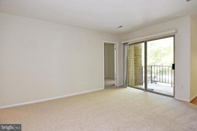 Building Photo - 3302 Woodburn Village Dr