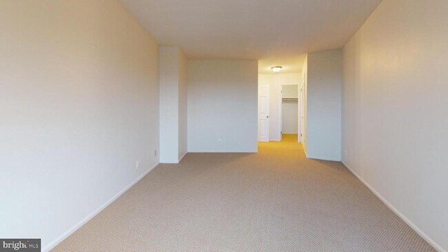 Building Photo - 307 Yoakum Pkwy