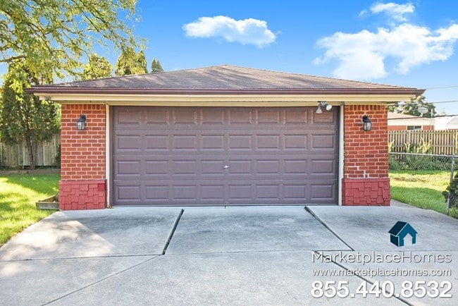 Building Photo - 14240 Adams Ave