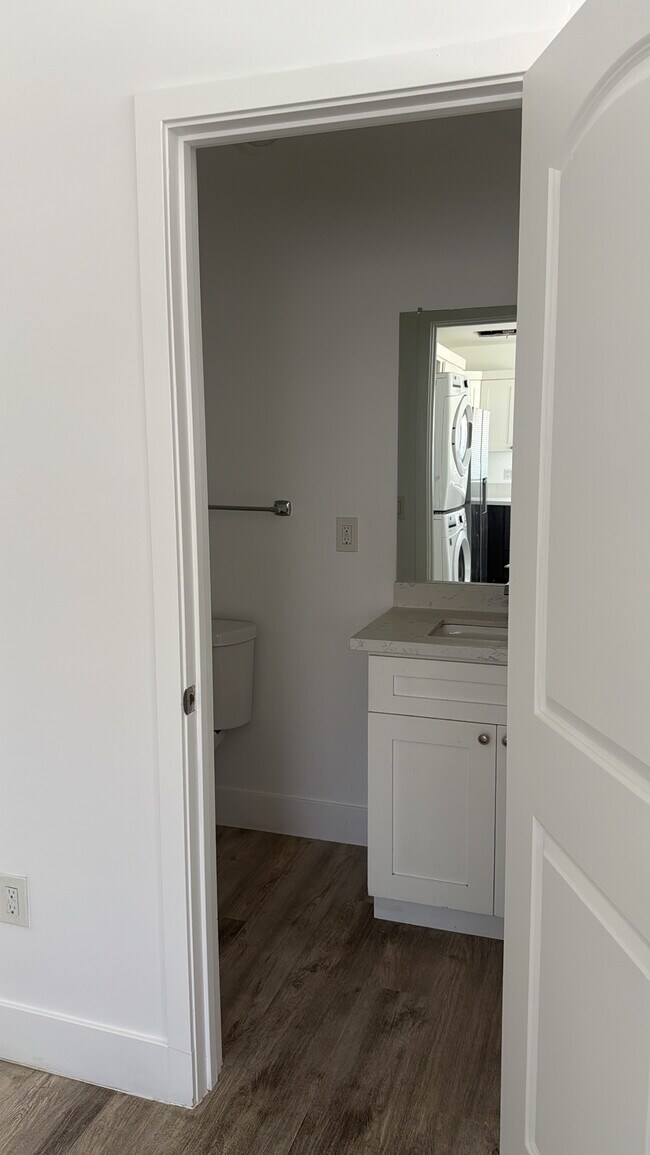 Building Photo - 4606 S Normandie Ave