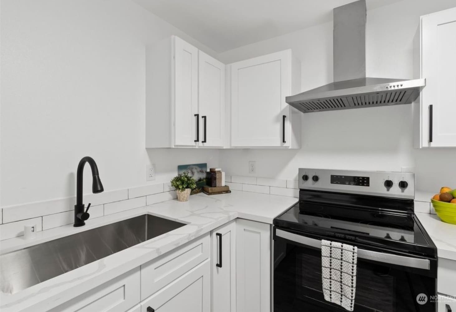 Building Photo - 114 N Gold St